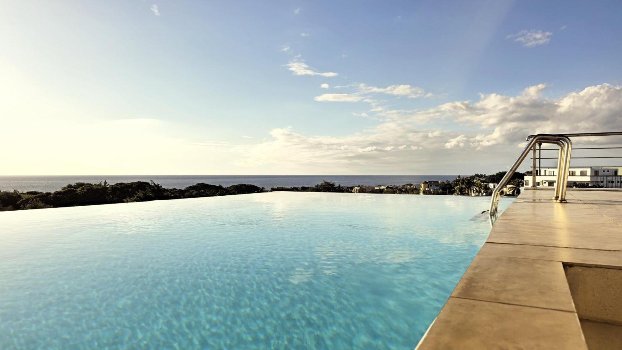 Luxury Penthouse With Infinity Pool & Stunning Sea View Leilighet Flic-en-Flacq Eksteriør bilde