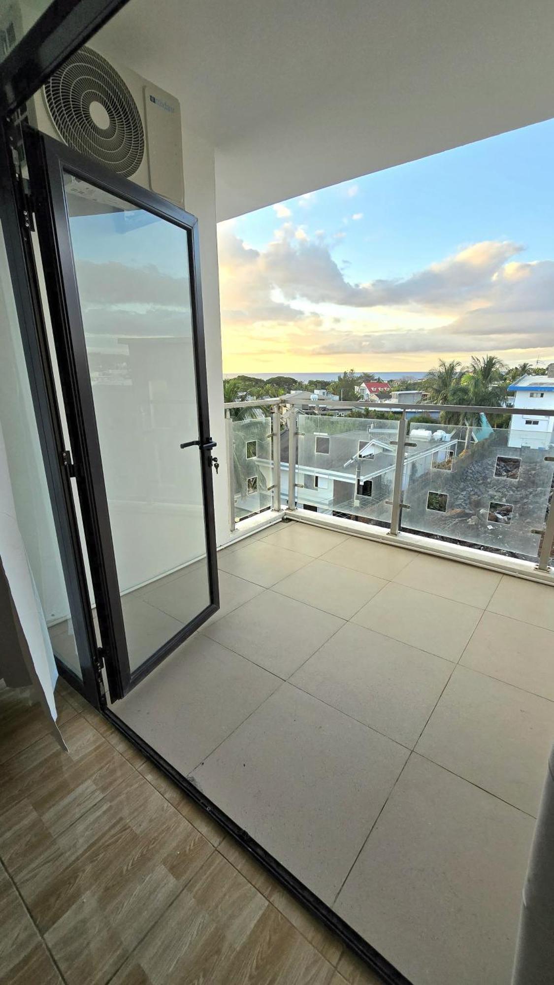Luxury Penthouse With Infinity Pool & Stunning Sea View Leilighet Flic-en-Flacq Eksteriør bilde